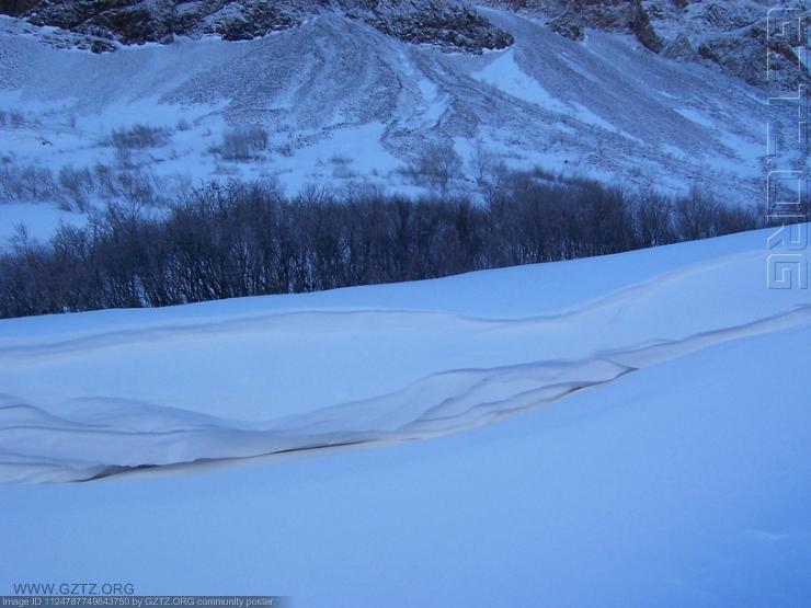 附件：长白山雪坑.jpg