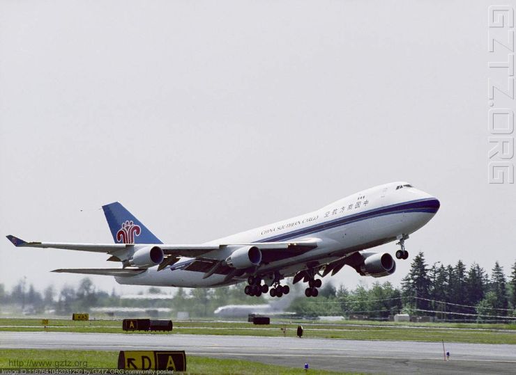 附件：中国南方航空波音747-400F.jpg