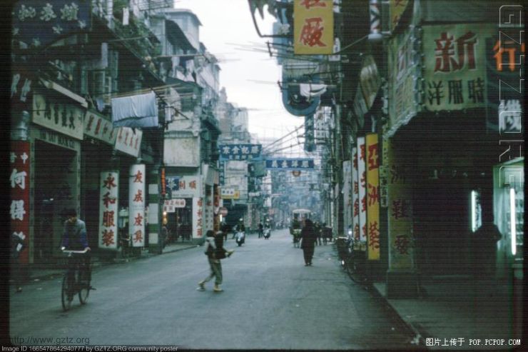 附件：街景，此类唐楼现在在香港已剩下很少了.jpg