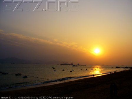 附件：鼓浪屿的夕阳海滩.jpg