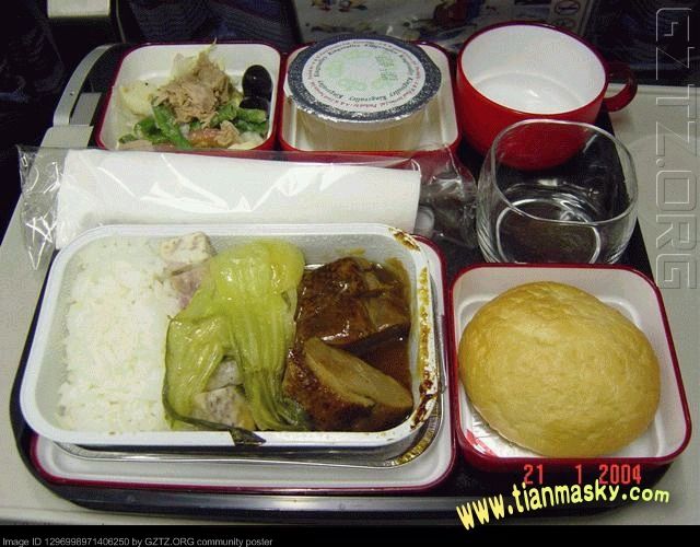 (引用回贴#1640919)枯枝别刻: 海南果个好少野啊。。。。。 那又不是正餐,只不过是点心罢了 国内的比较好些的:海航,国航西南公司还有深航。南航最差 (不过各家头等仓餐还是可以的还有飞国际线的也是不错的) 国泰的也非常正