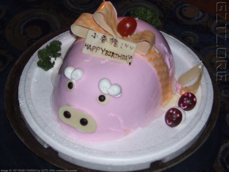 附件：猪蛋糕(大家送花花呀).JPG